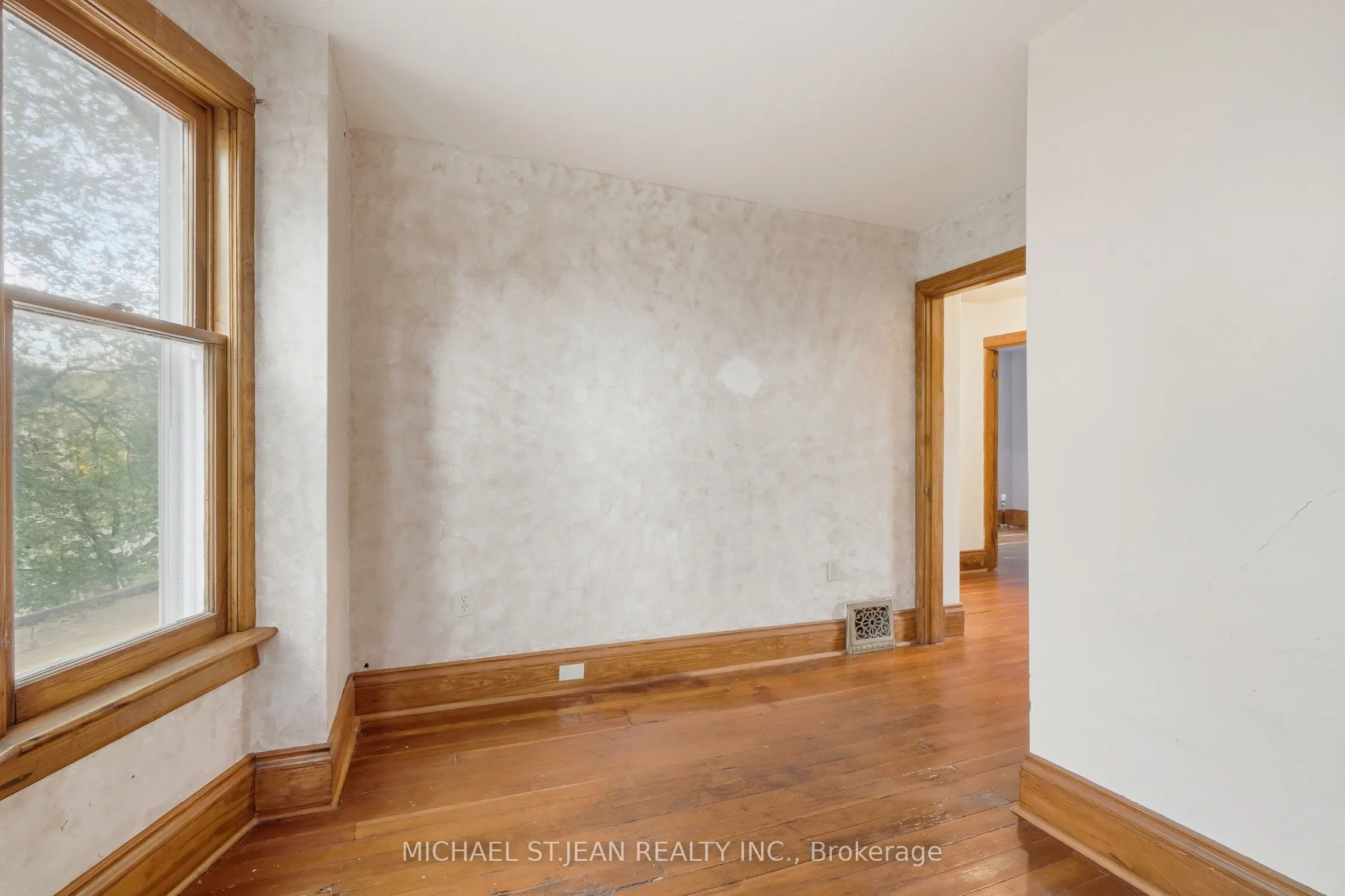 58 Connaught Avenue S