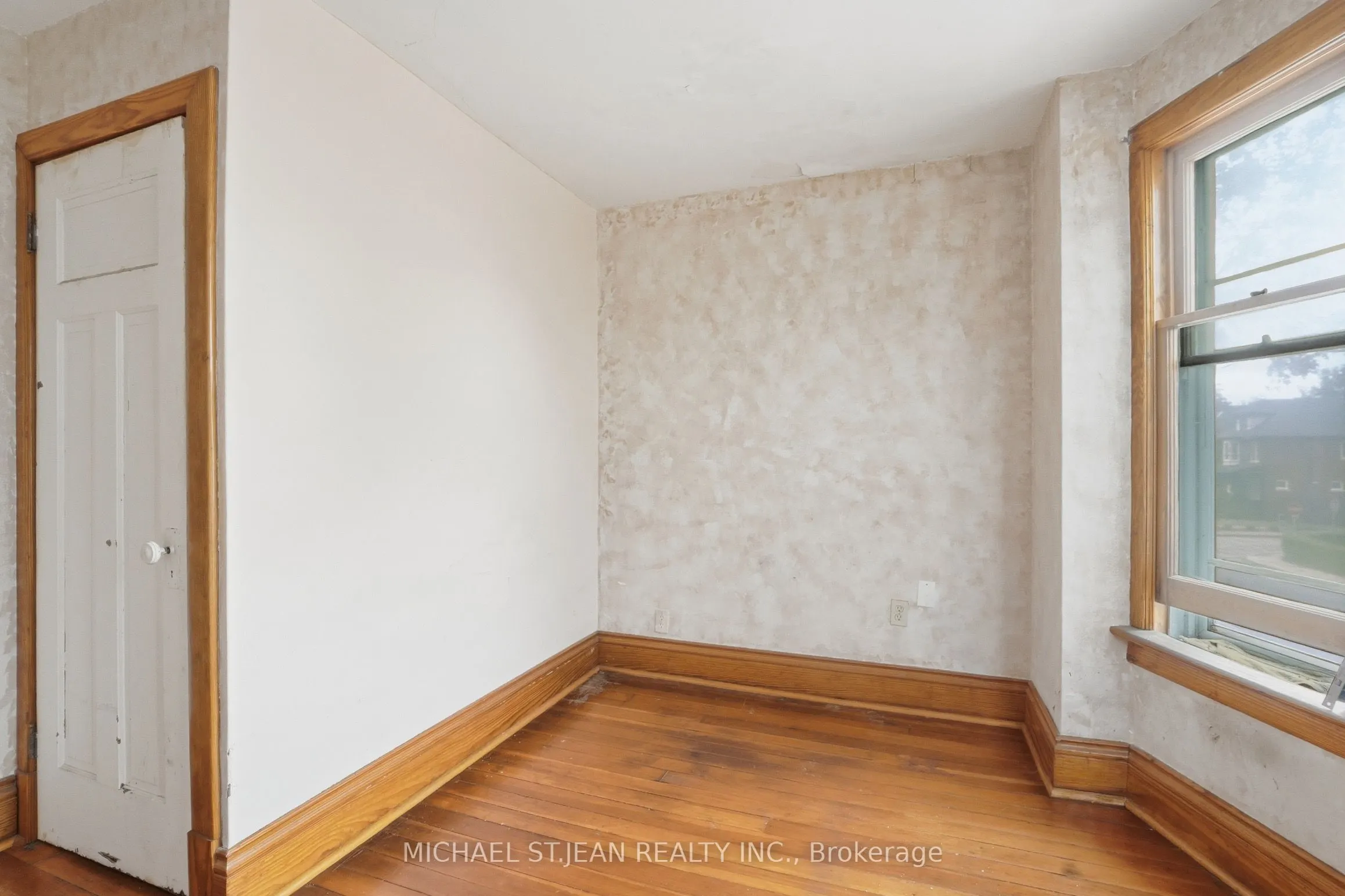 58 Connaught Avenue S