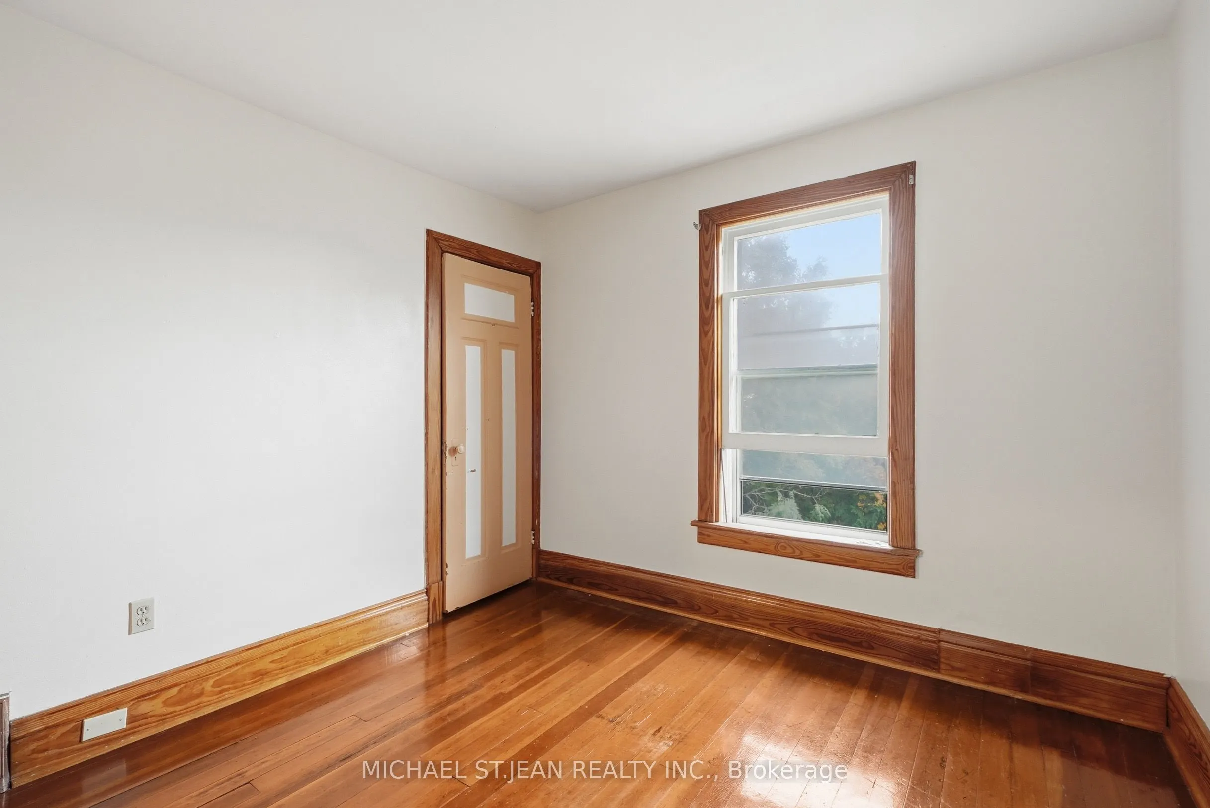 58 Connaught Avenue S