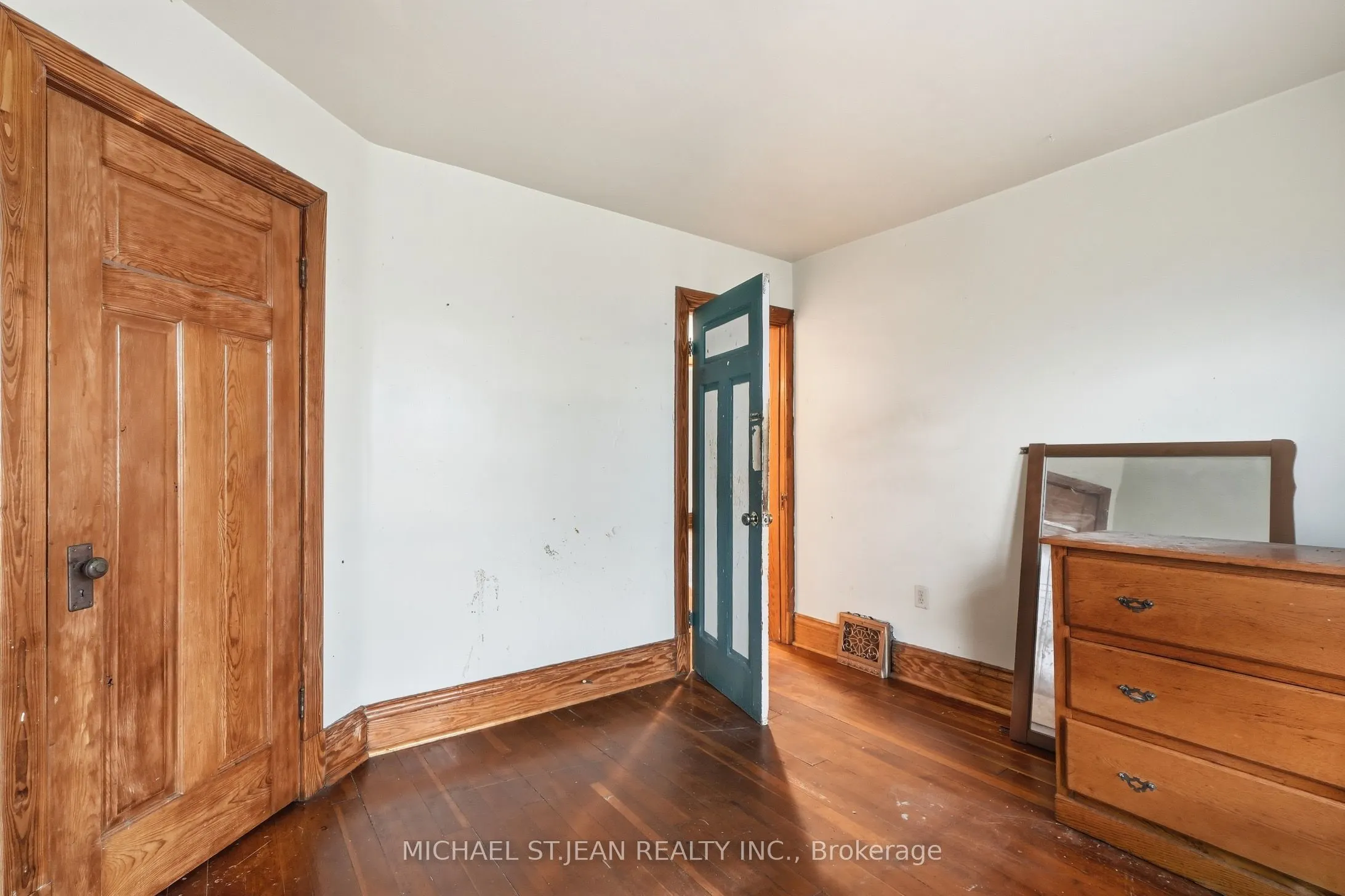 58 Connaught Avenue S