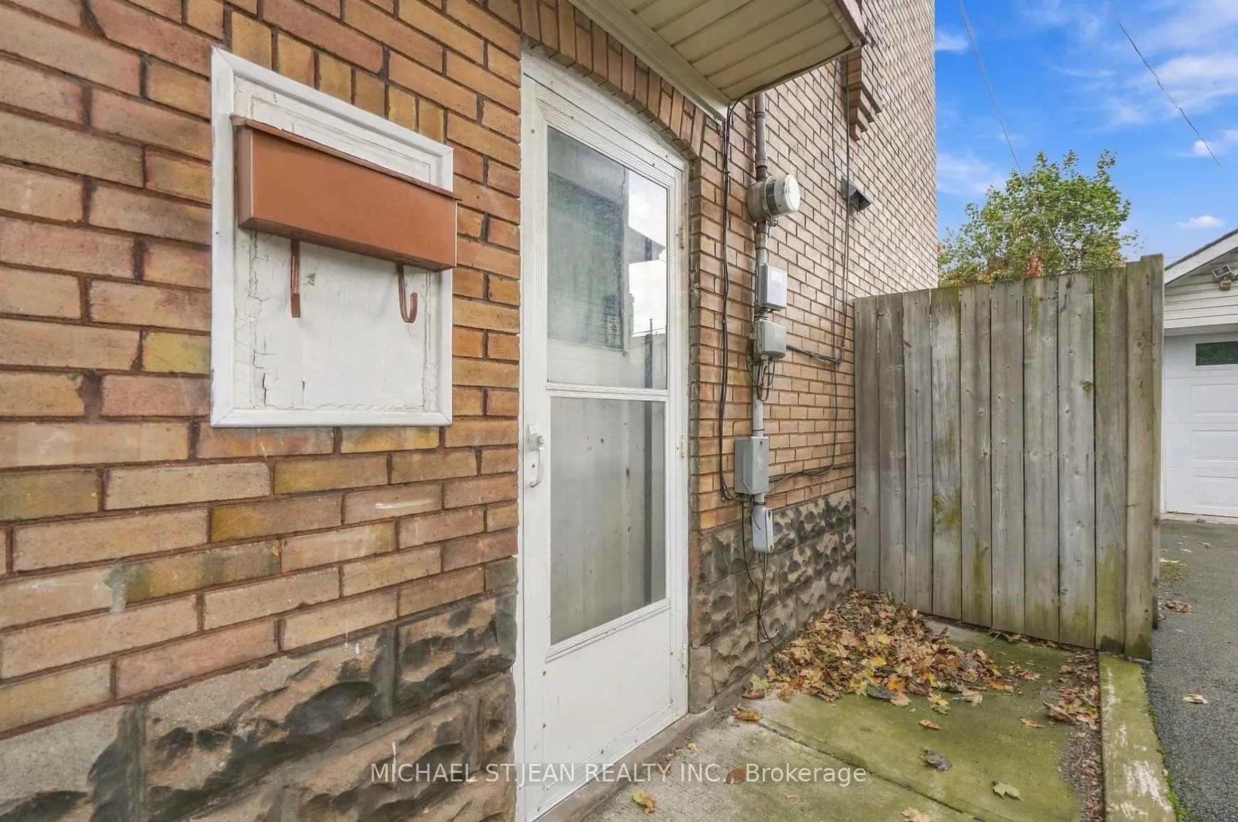 58 Connaught Avenue S