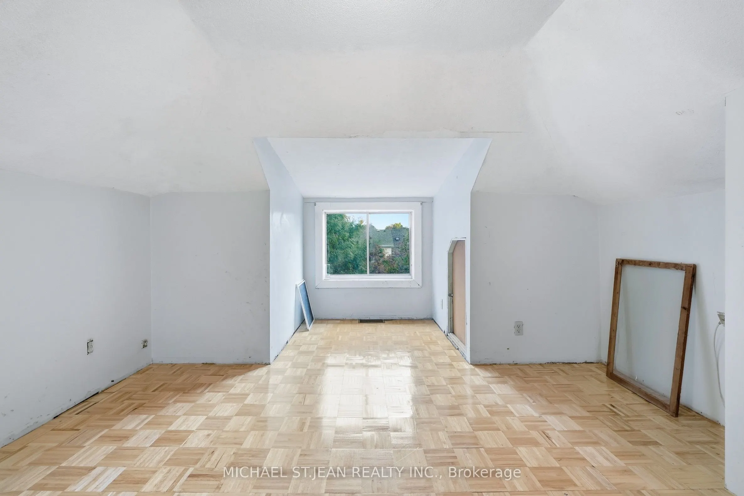 58 Connaught Avenue S