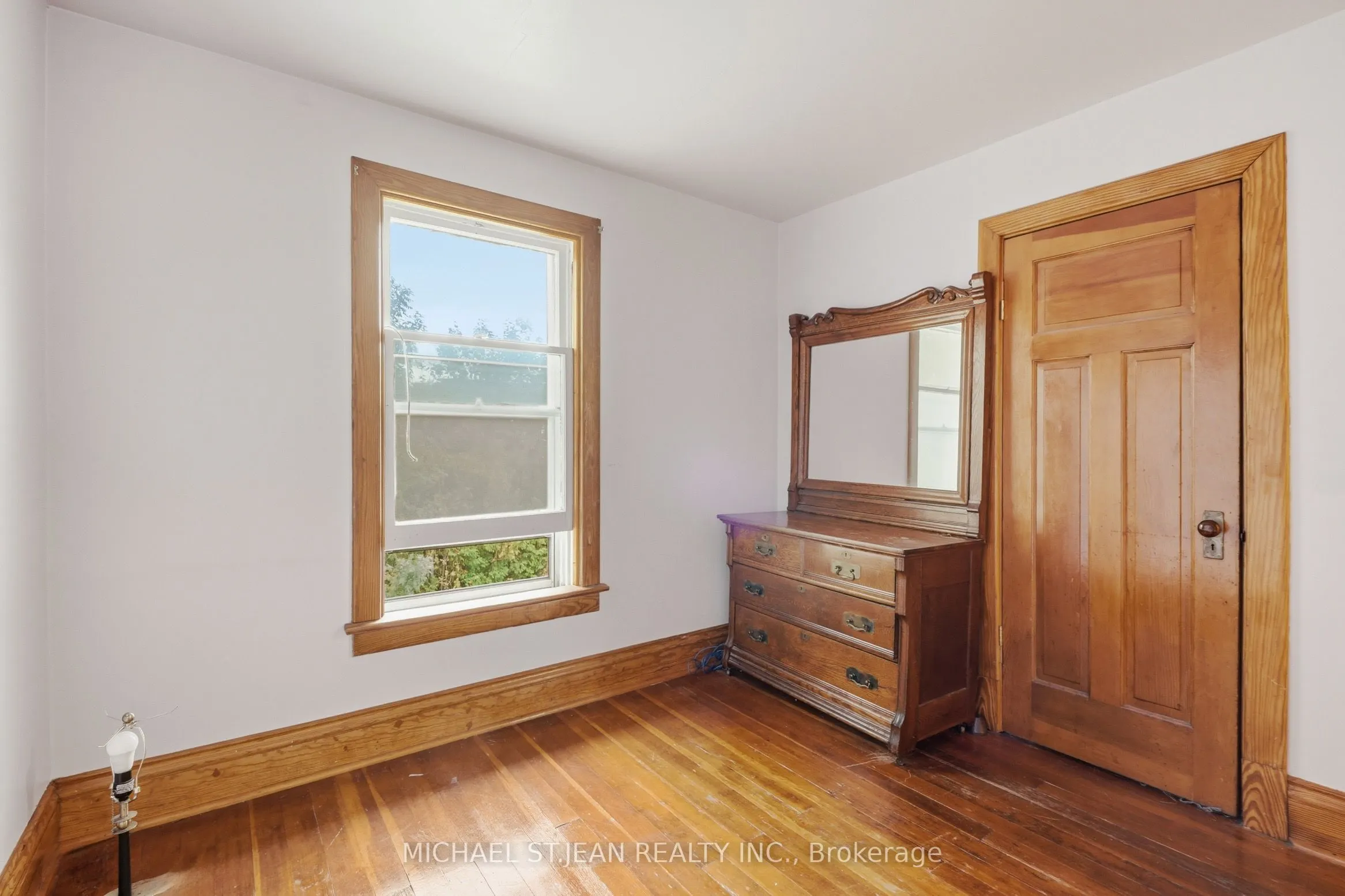 58 Connaught Avenue S