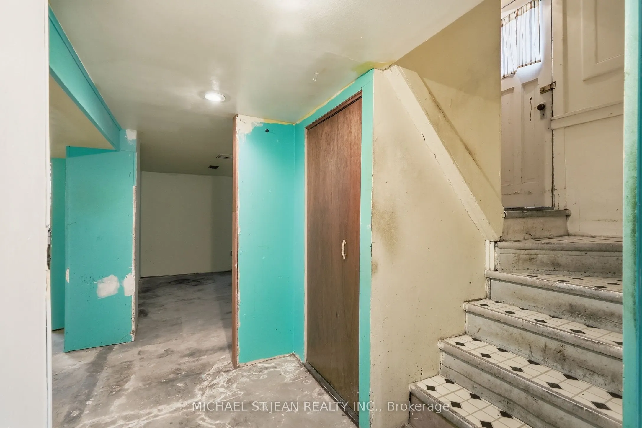 58 Connaught Avenue S