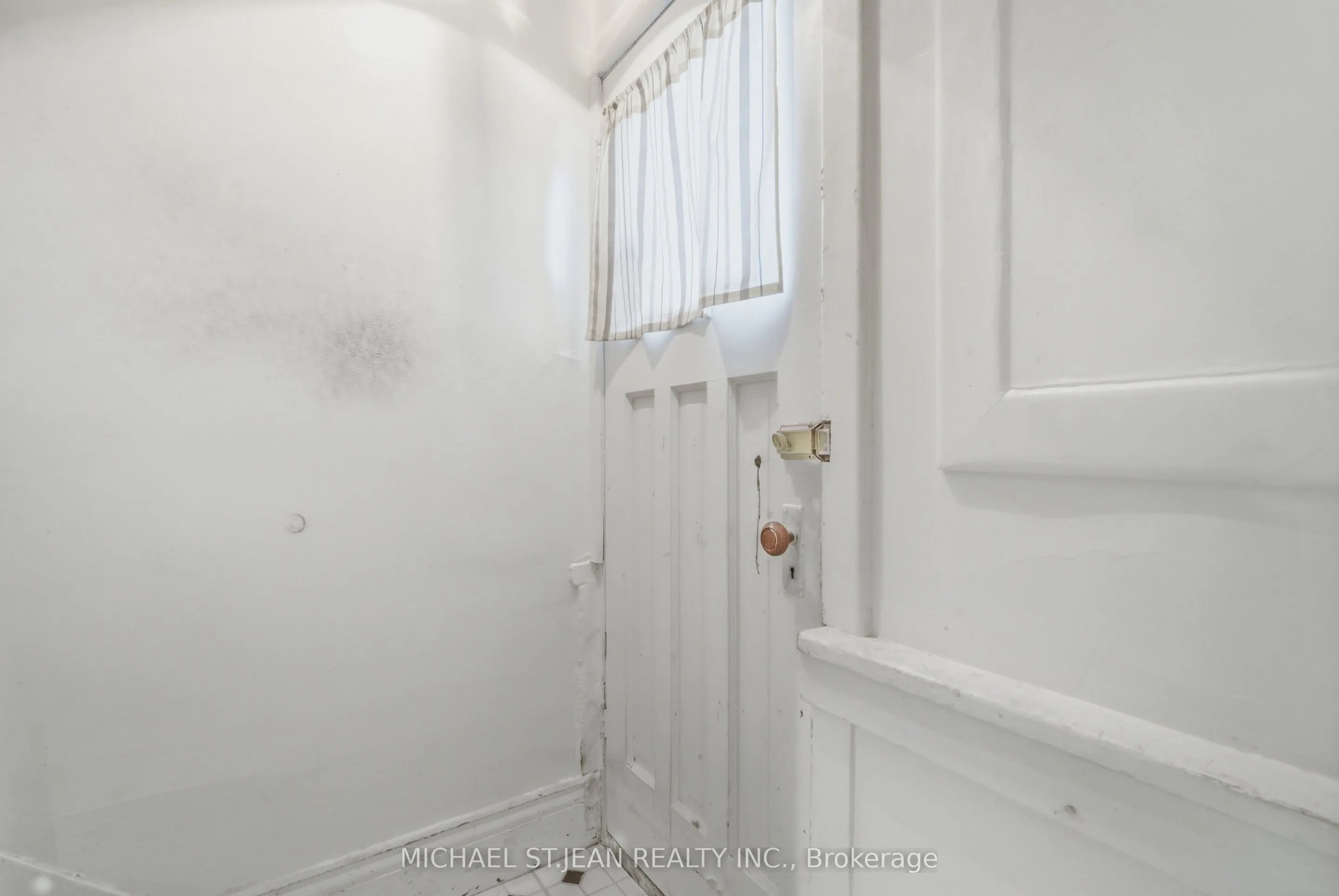 58 Connaught Avenue S