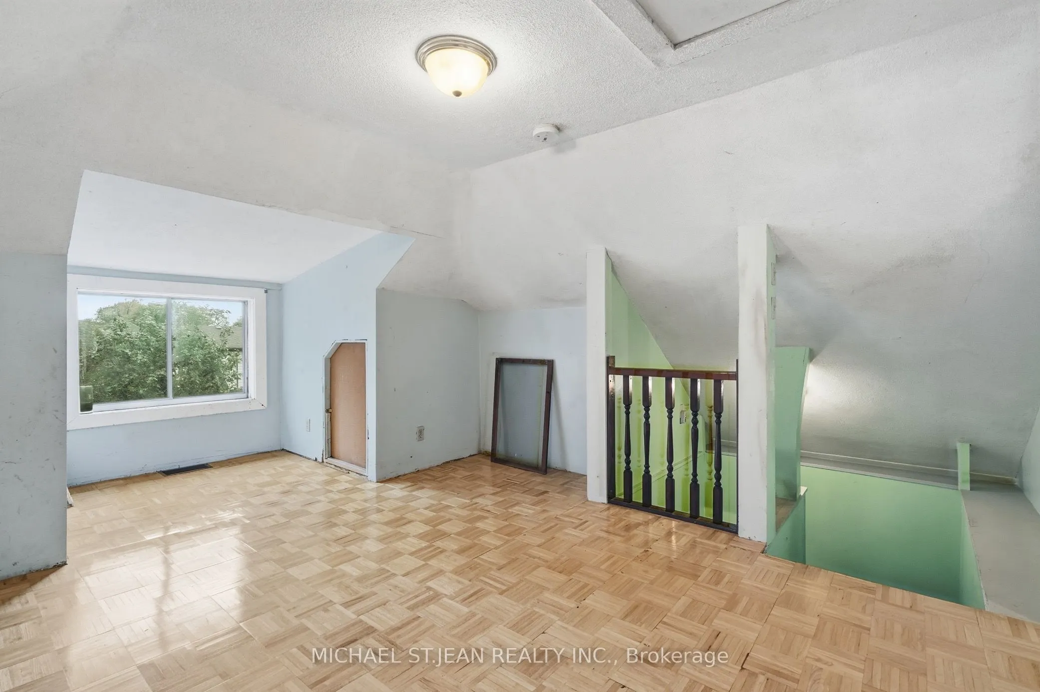 58 Connaught Avenue S