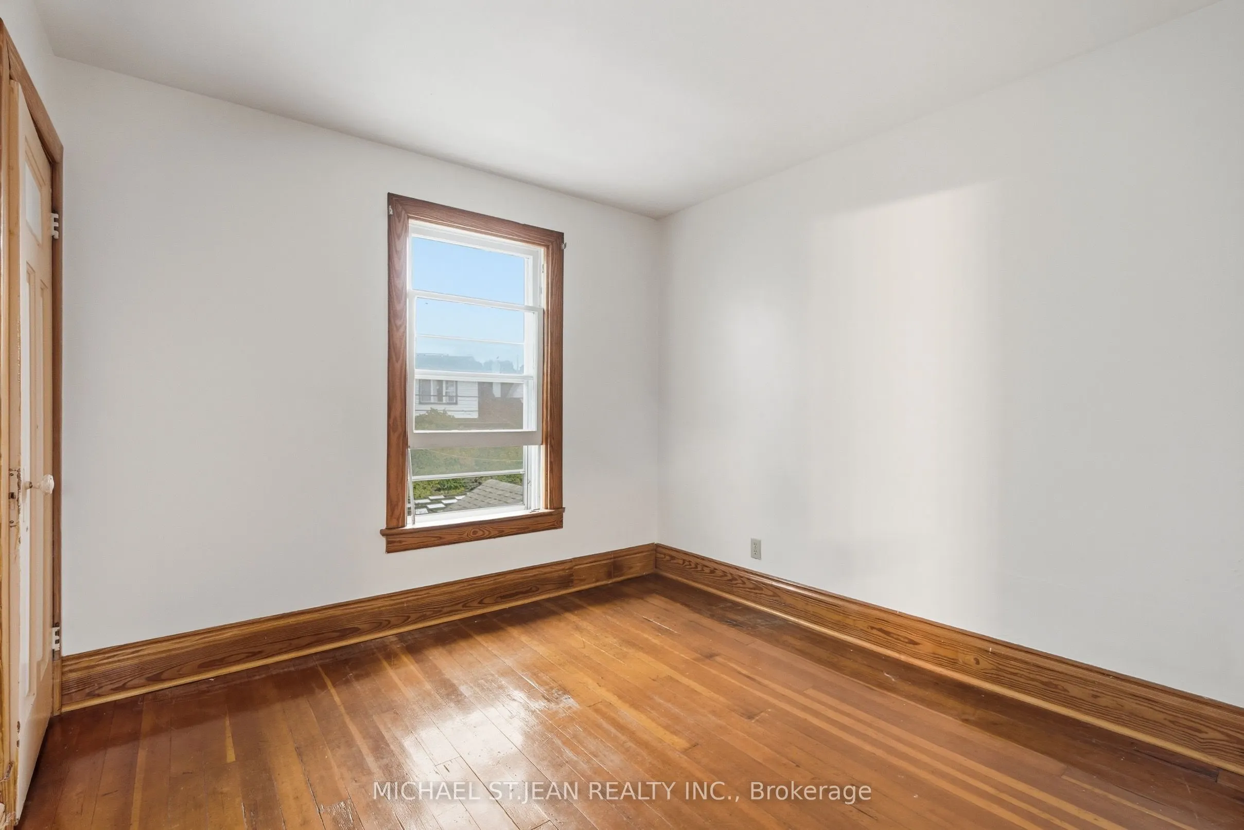58 Connaught Avenue S