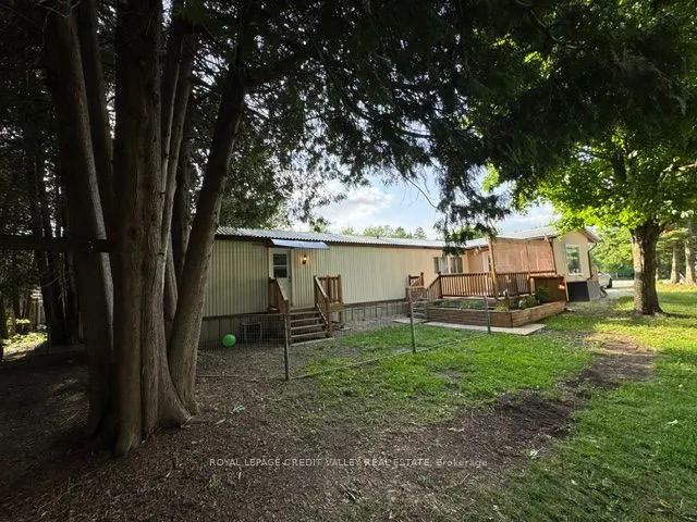5 Laurel Lane W