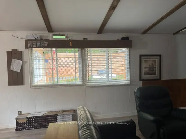 5 Laurel Lane W