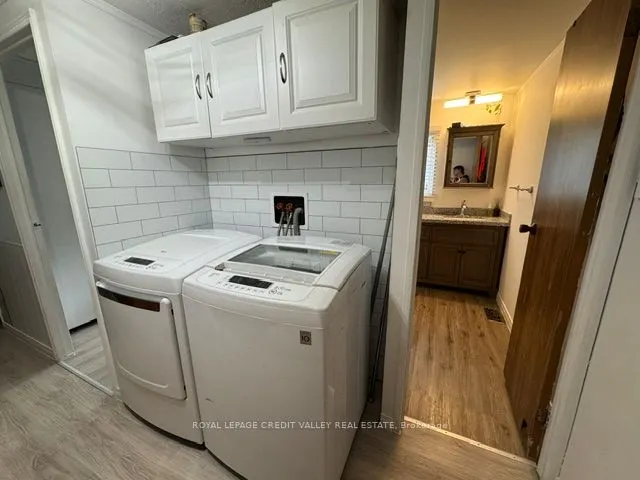 5 Laurel Lane W