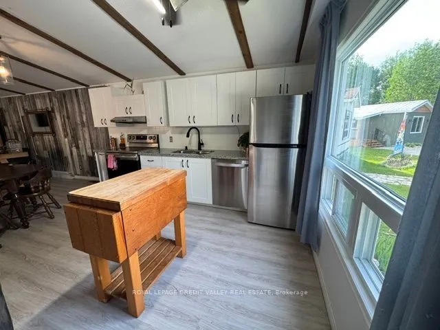 5 Laurel Lane W