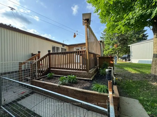 5 Laurel Lane W