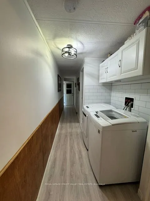 5 Laurel Lane W