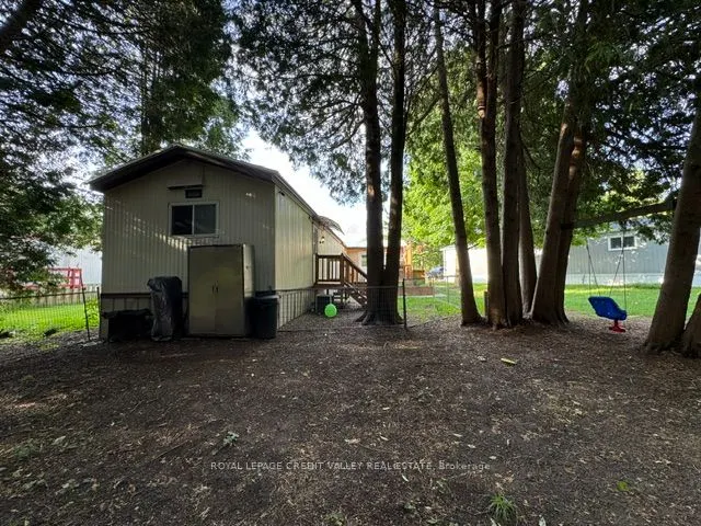5 Laurel Lane W