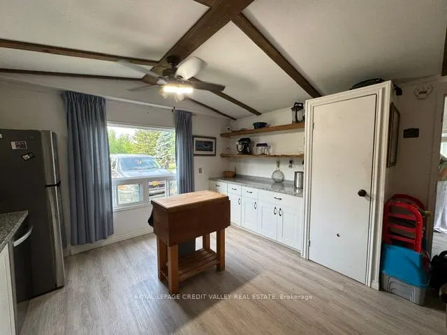 5 Laurel Lane W