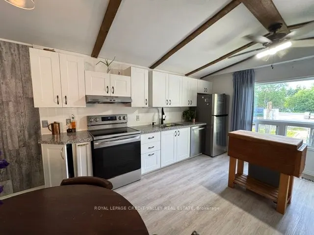 5 Laurel Lane W