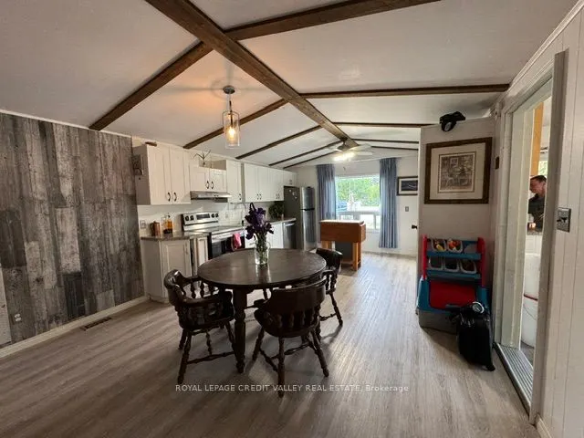 5 Laurel Lane W