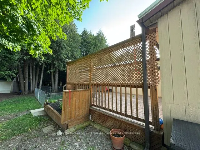 5 Laurel Lane W