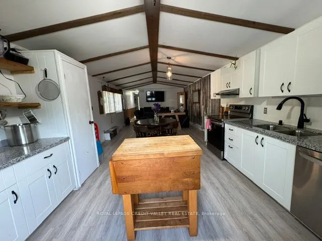 5 Laurel Lane W