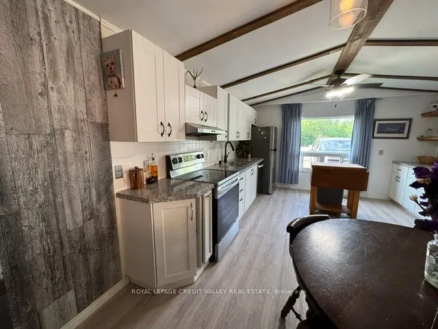 5 Laurel Lane W