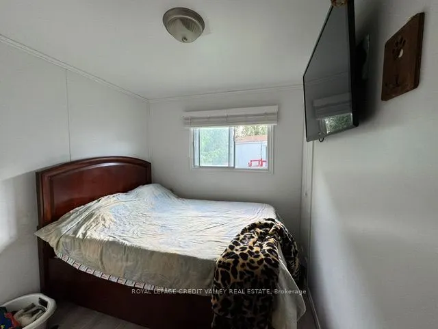 5 Laurel Lane W