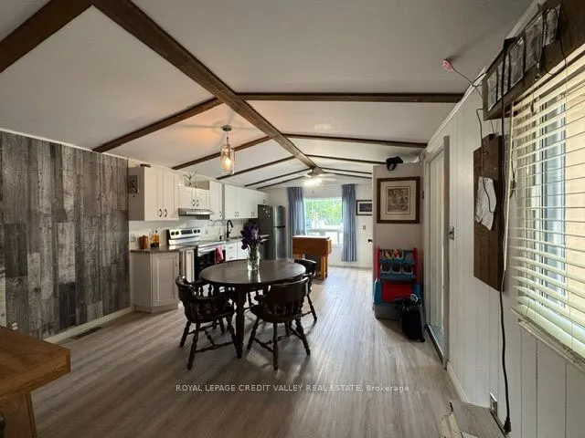 5 Laurel Lane W