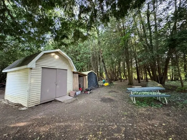5 Laurel Lane W