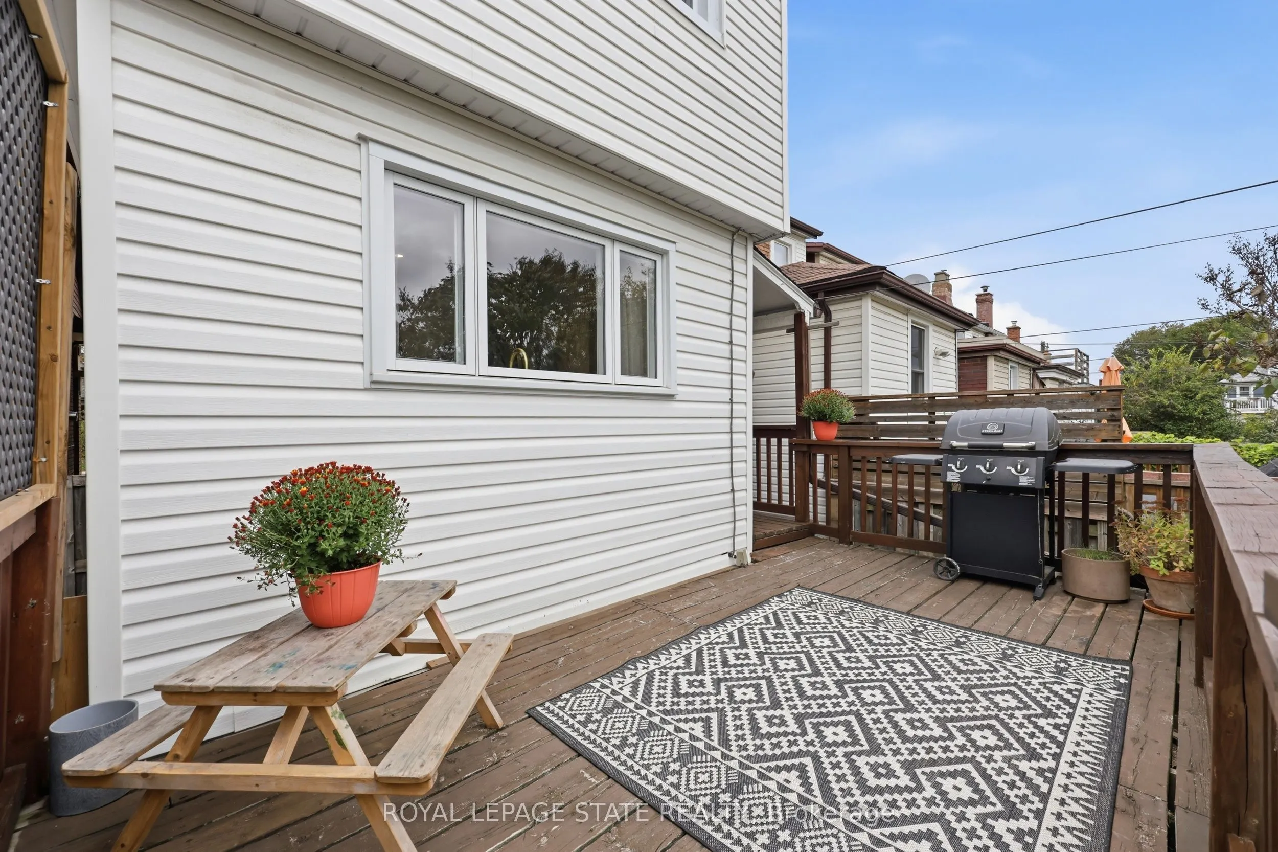 255 Ottawa Street S