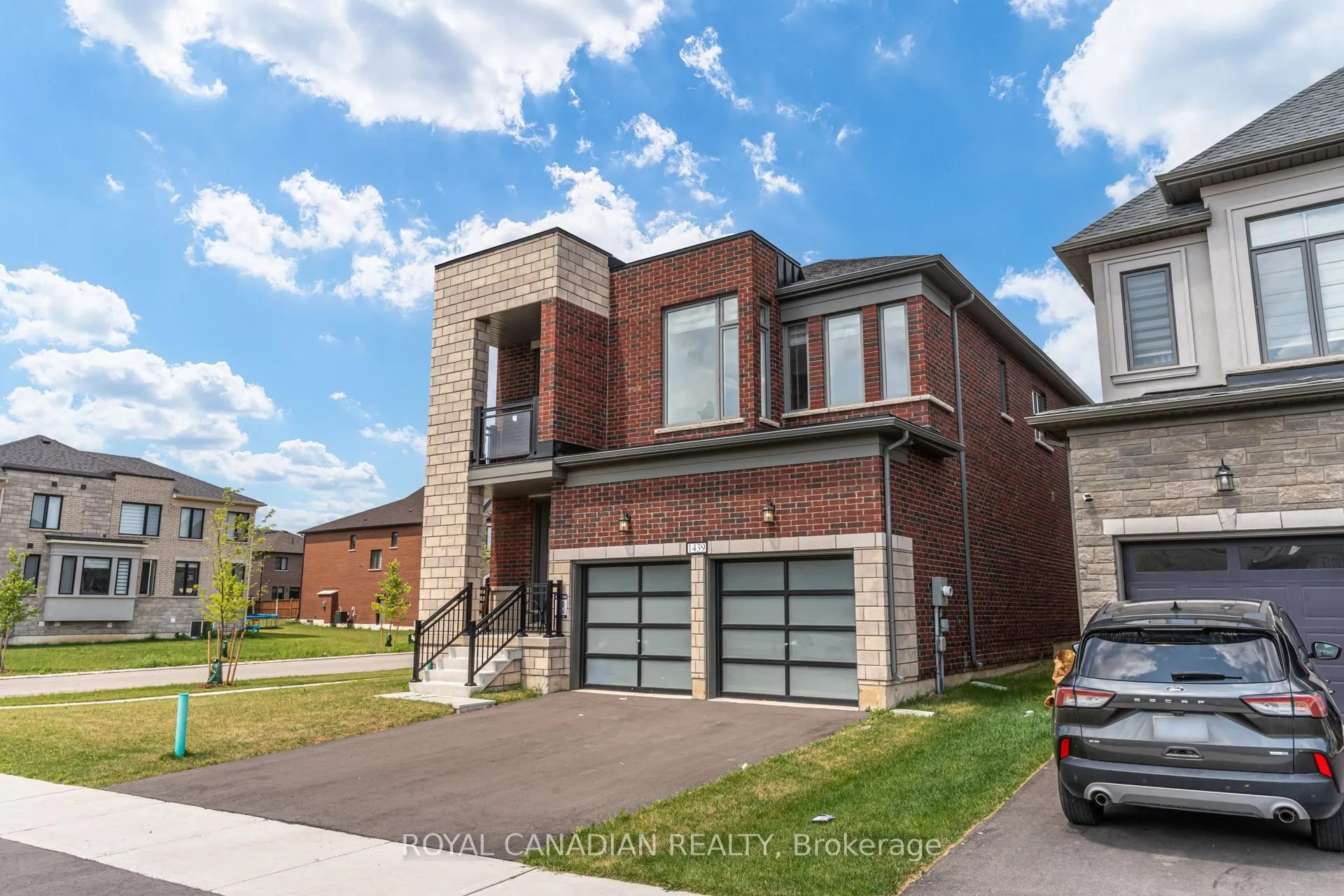 1439 Upper Thames Drive