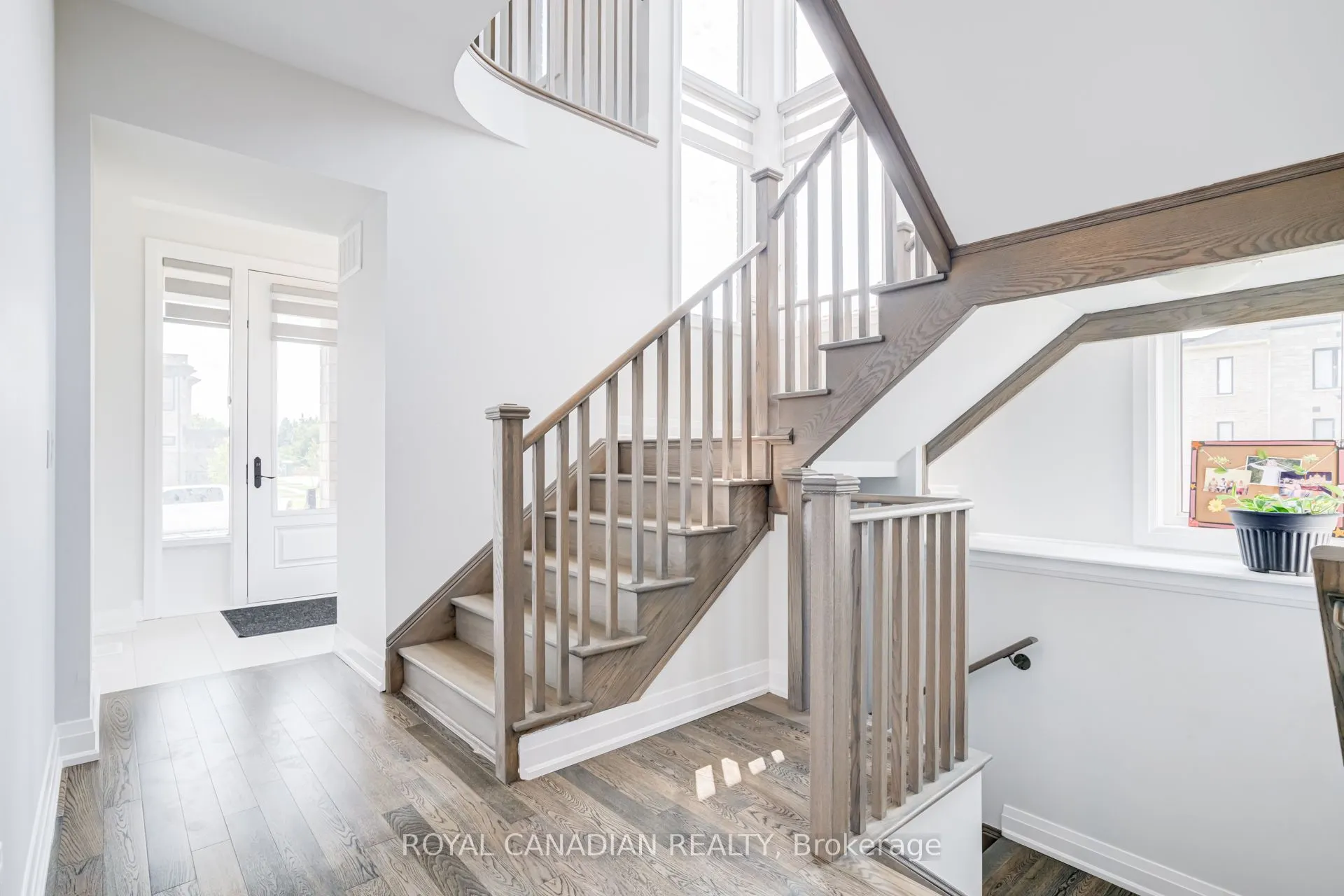 1439 Upper Thames Drive