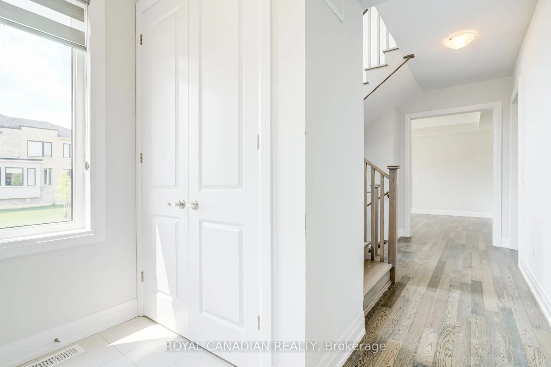 1439 Upper Thames Drive
