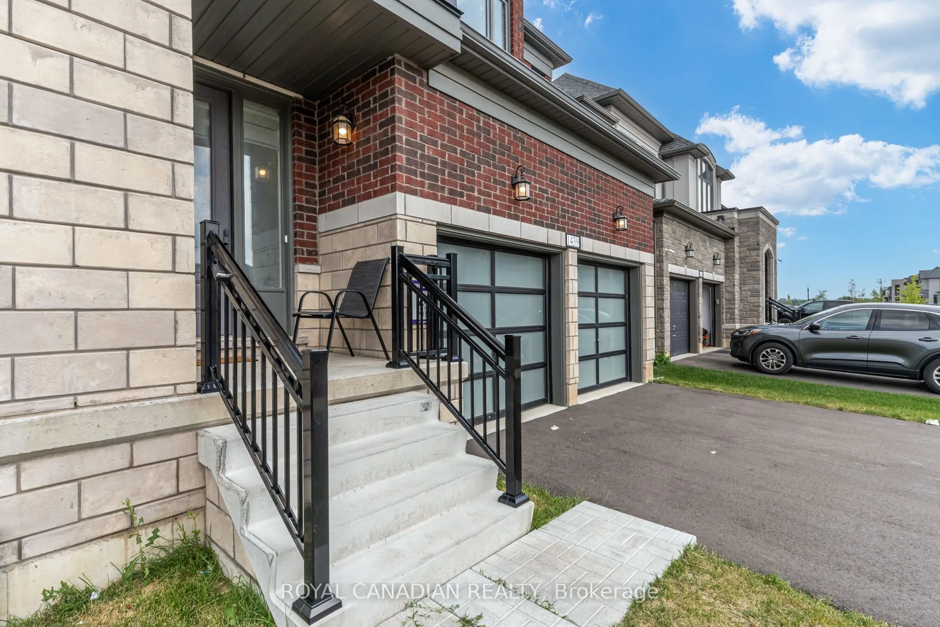 1439 Upper Thames Drive