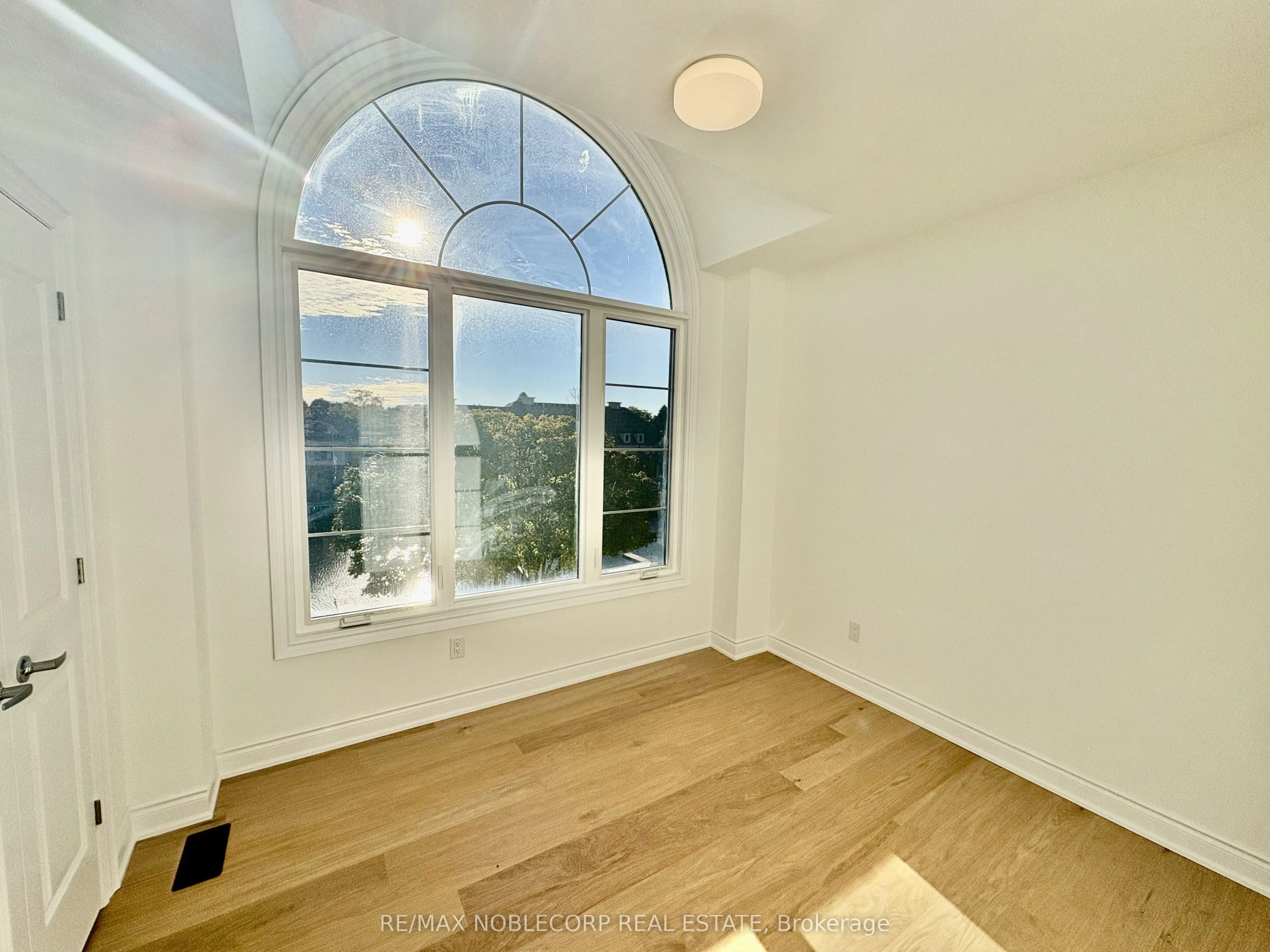 15 Lake Street #Inspiration Point, TH#7