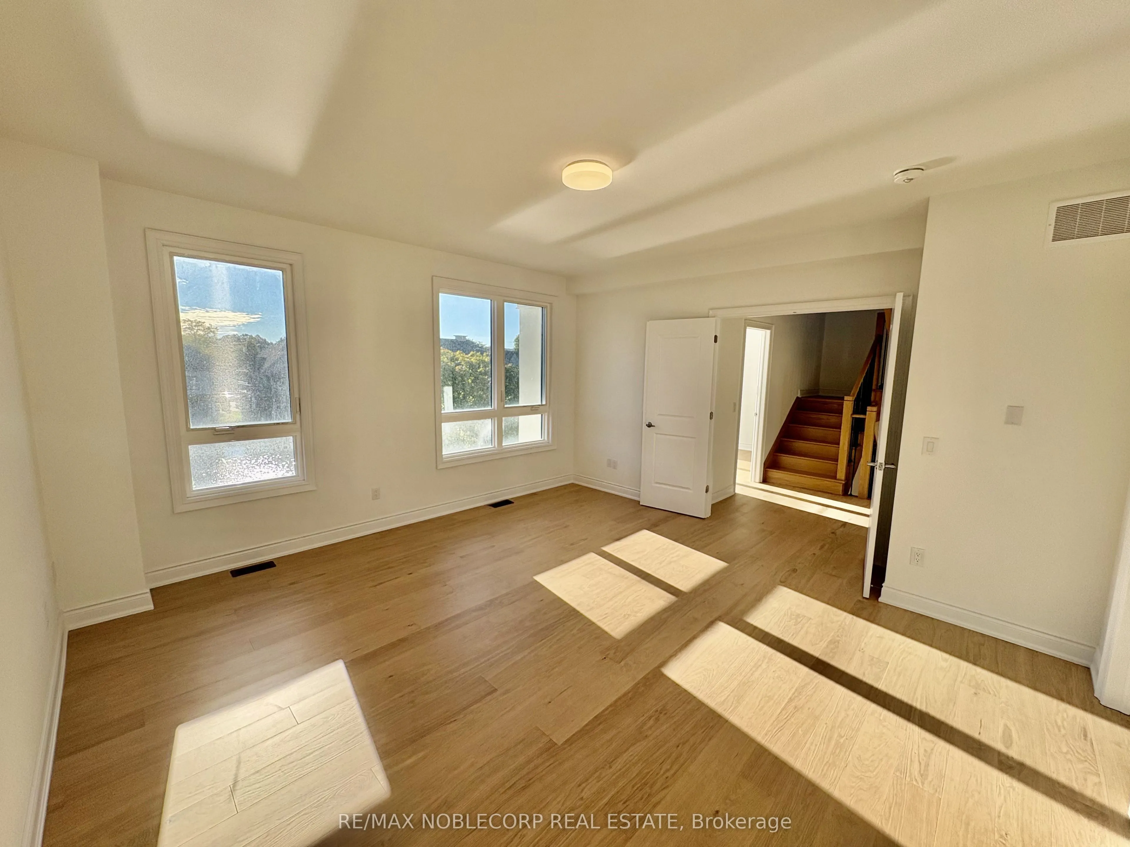 15 Lake Street #Inspiration Point, TH#7