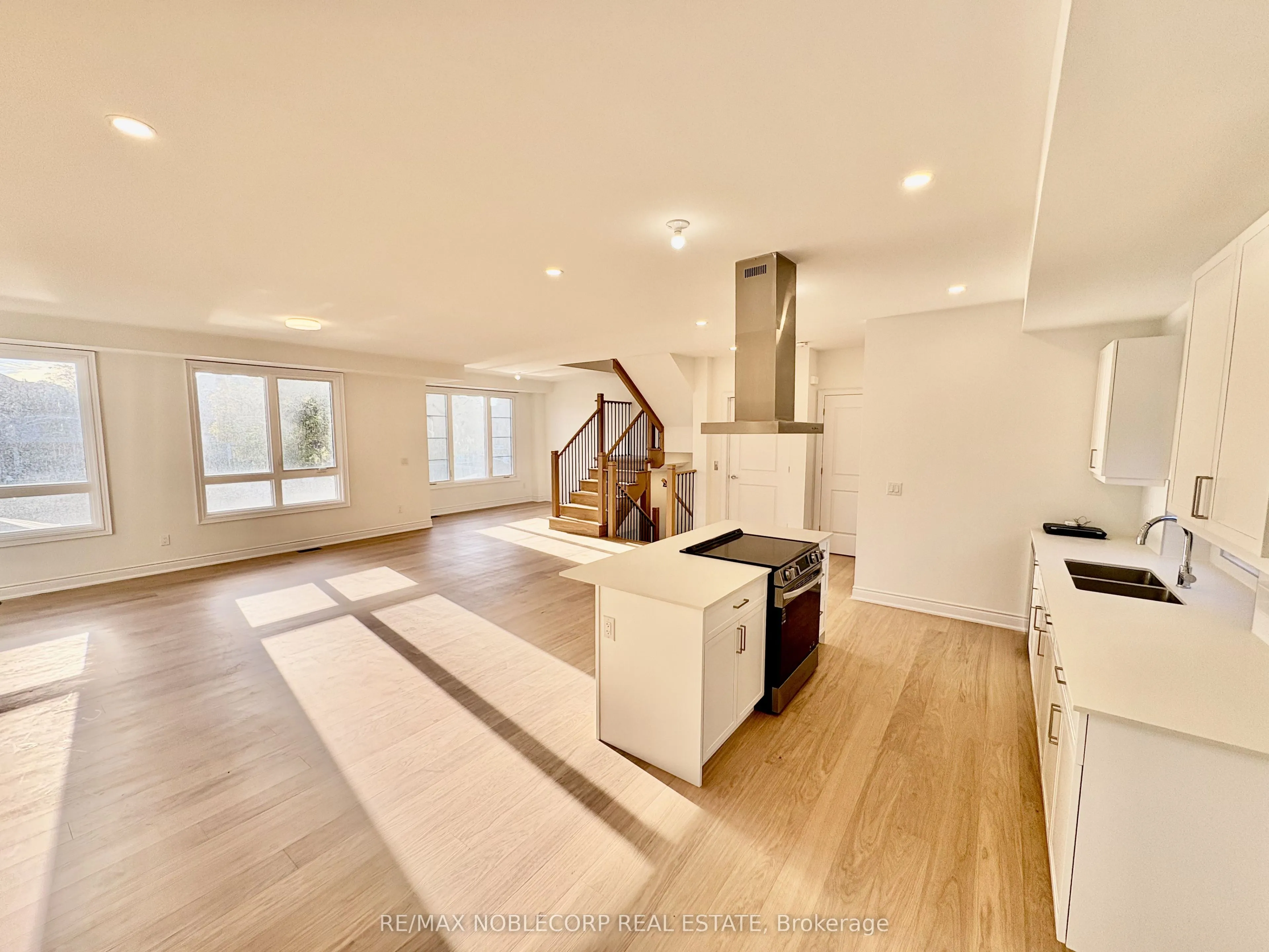 15 Lake Street #Inspiration Point, TH#7