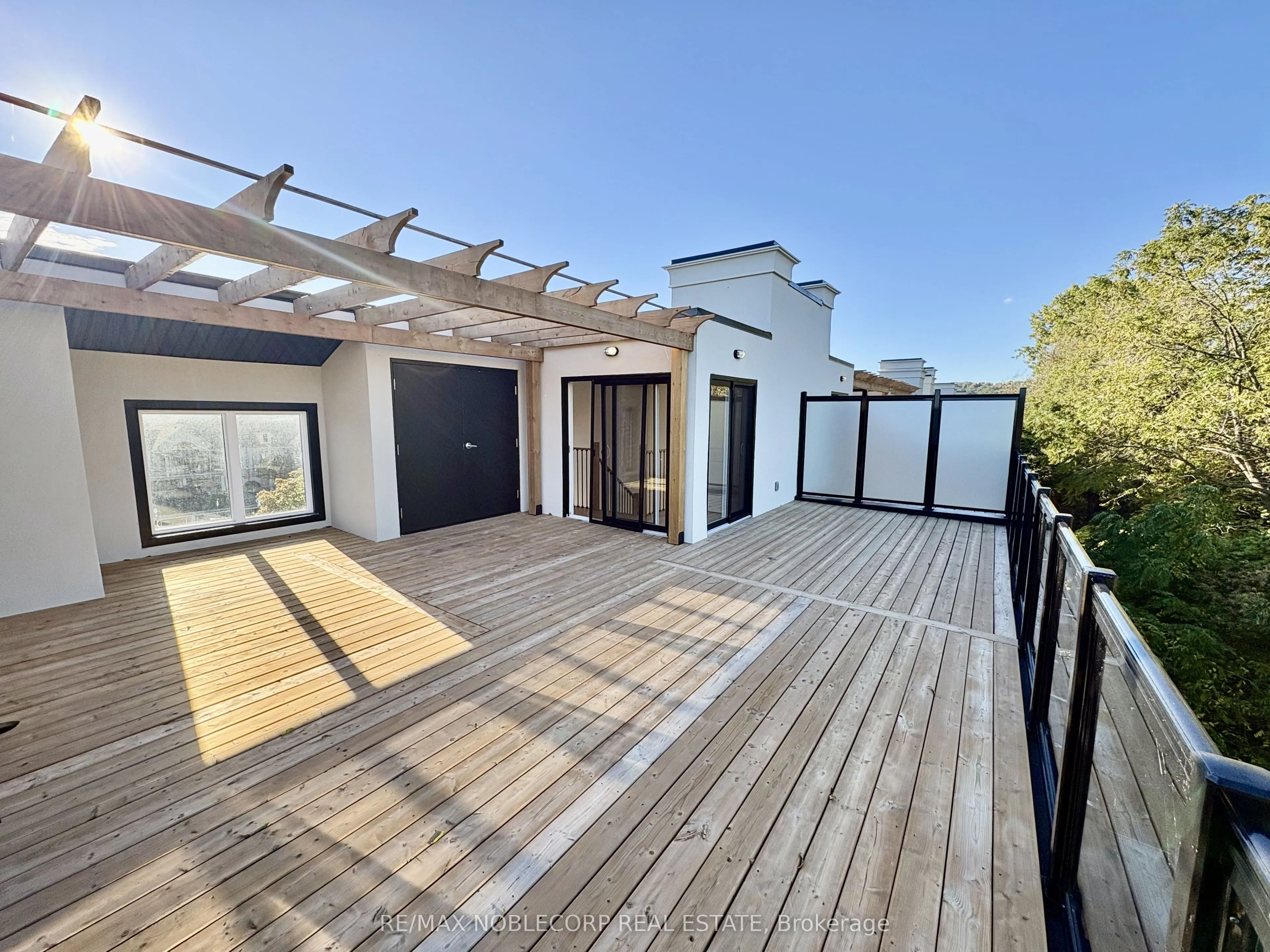 15 Lake Street #Inspiration Point, TH#7