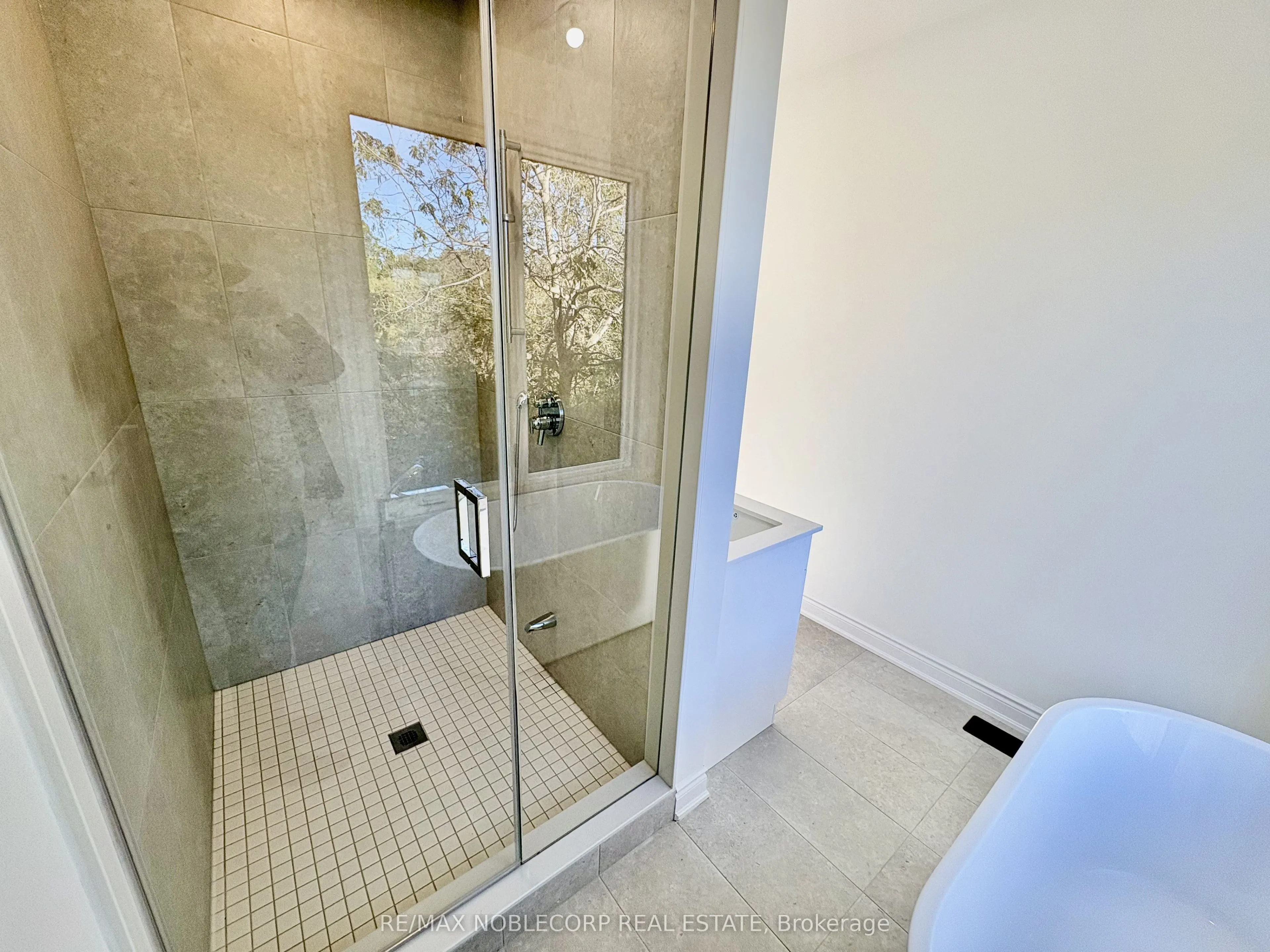 15 Lake Street #Inspiration Point, TH#7