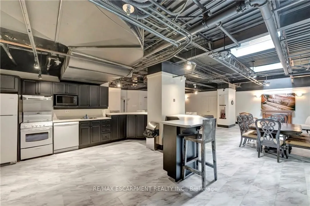 36 James Street S #810