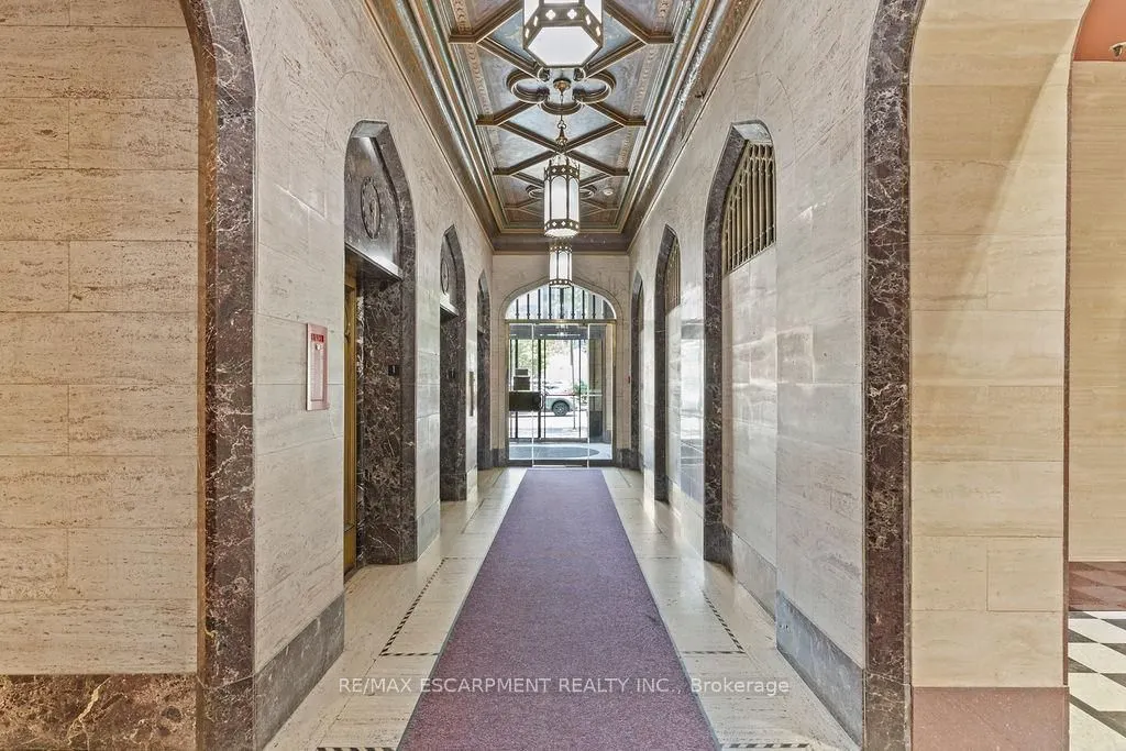 36 James Street S #810