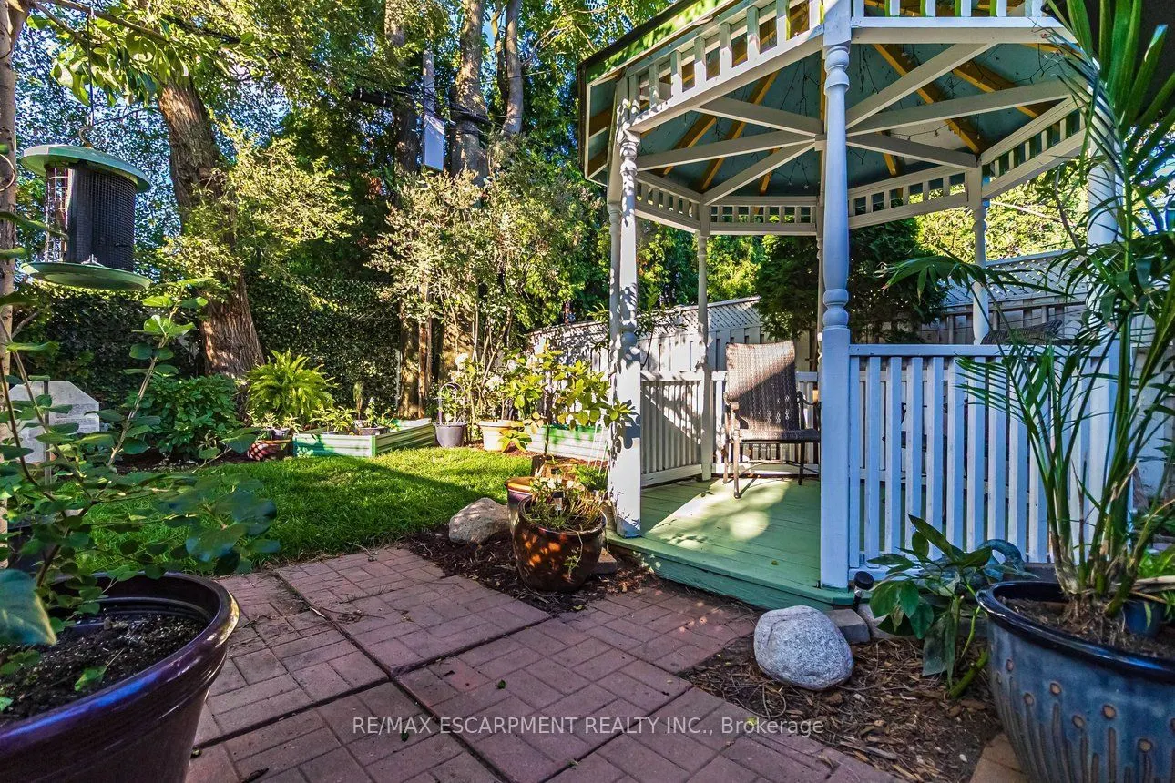 336 Jackson Street W
