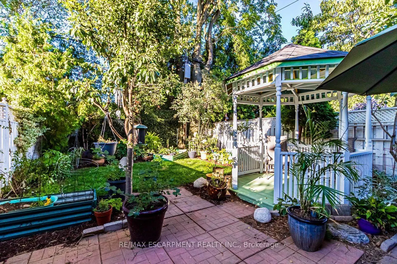 336 Jackson Street W