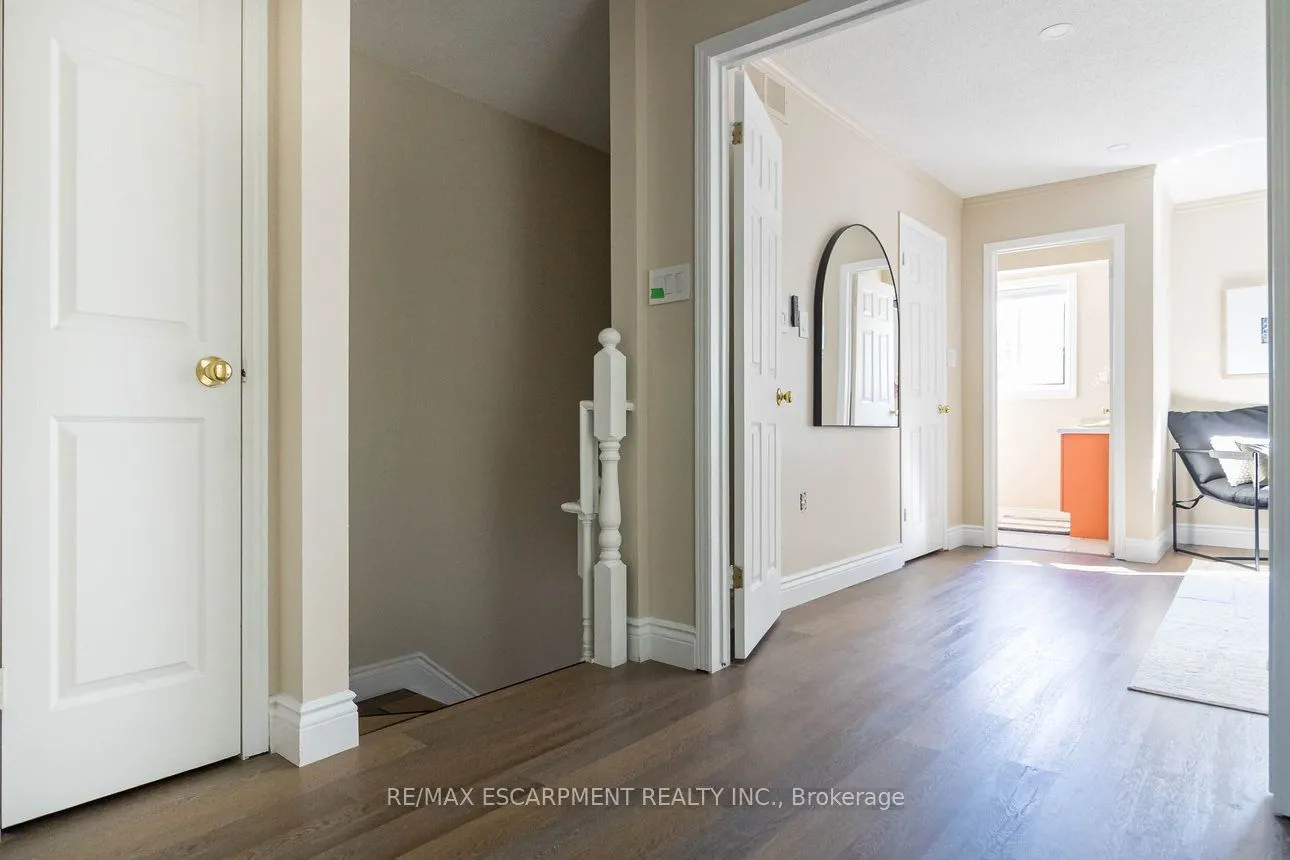 336 Jackson Street W