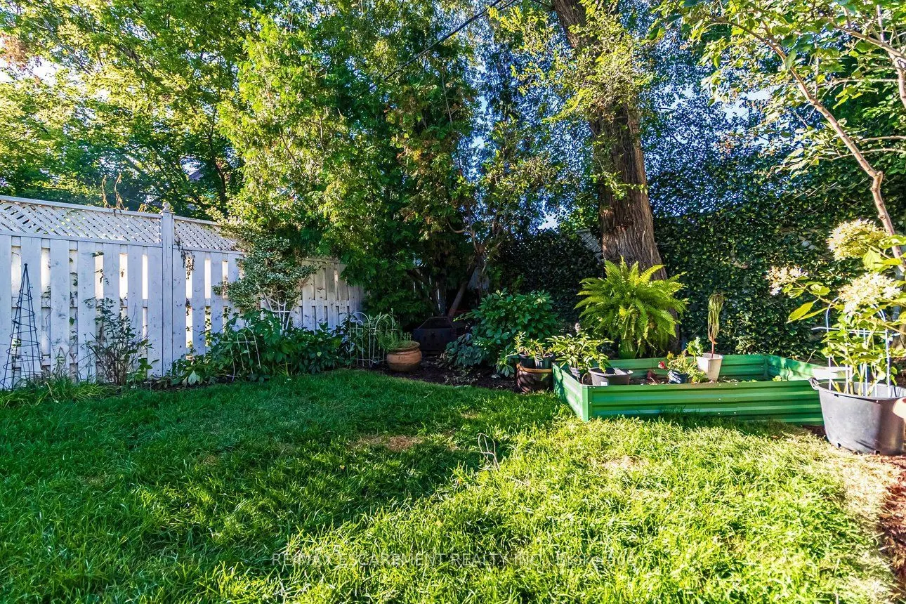 336 Jackson Street W