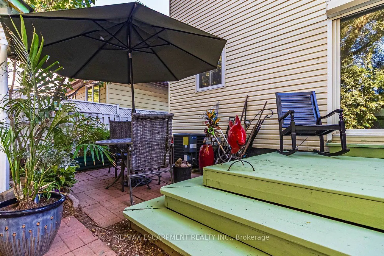 336 Jackson Street W