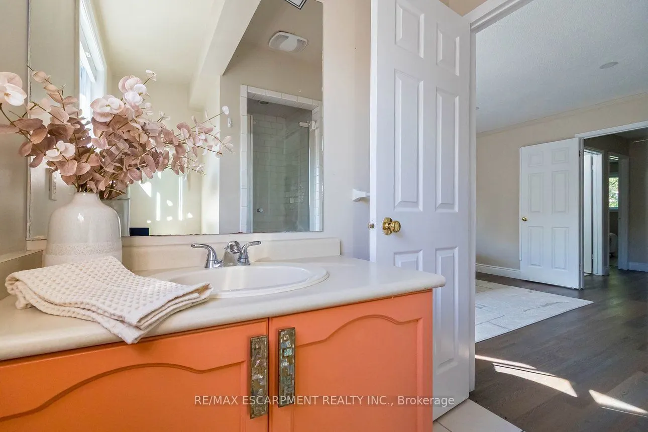 336 Jackson Street W
