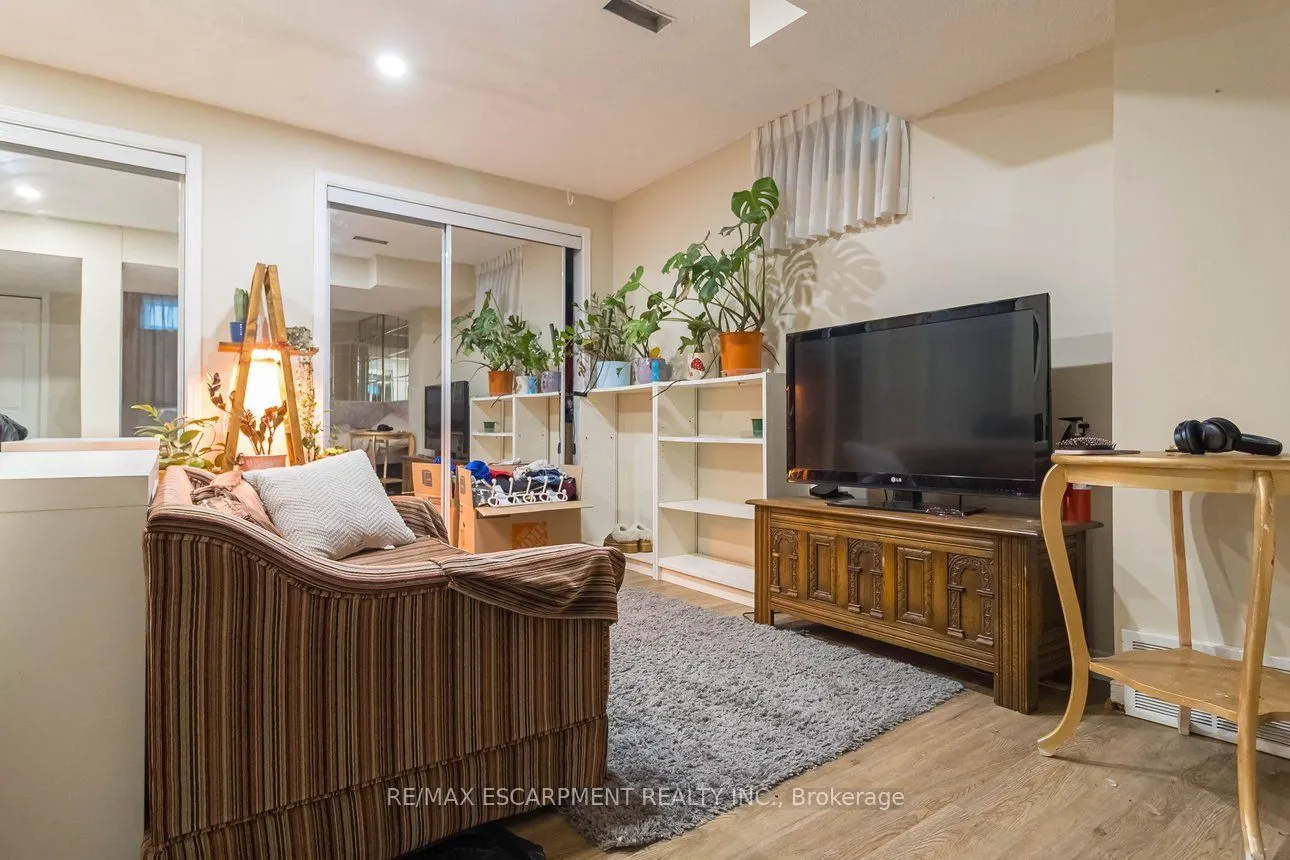 336 Jackson Street W