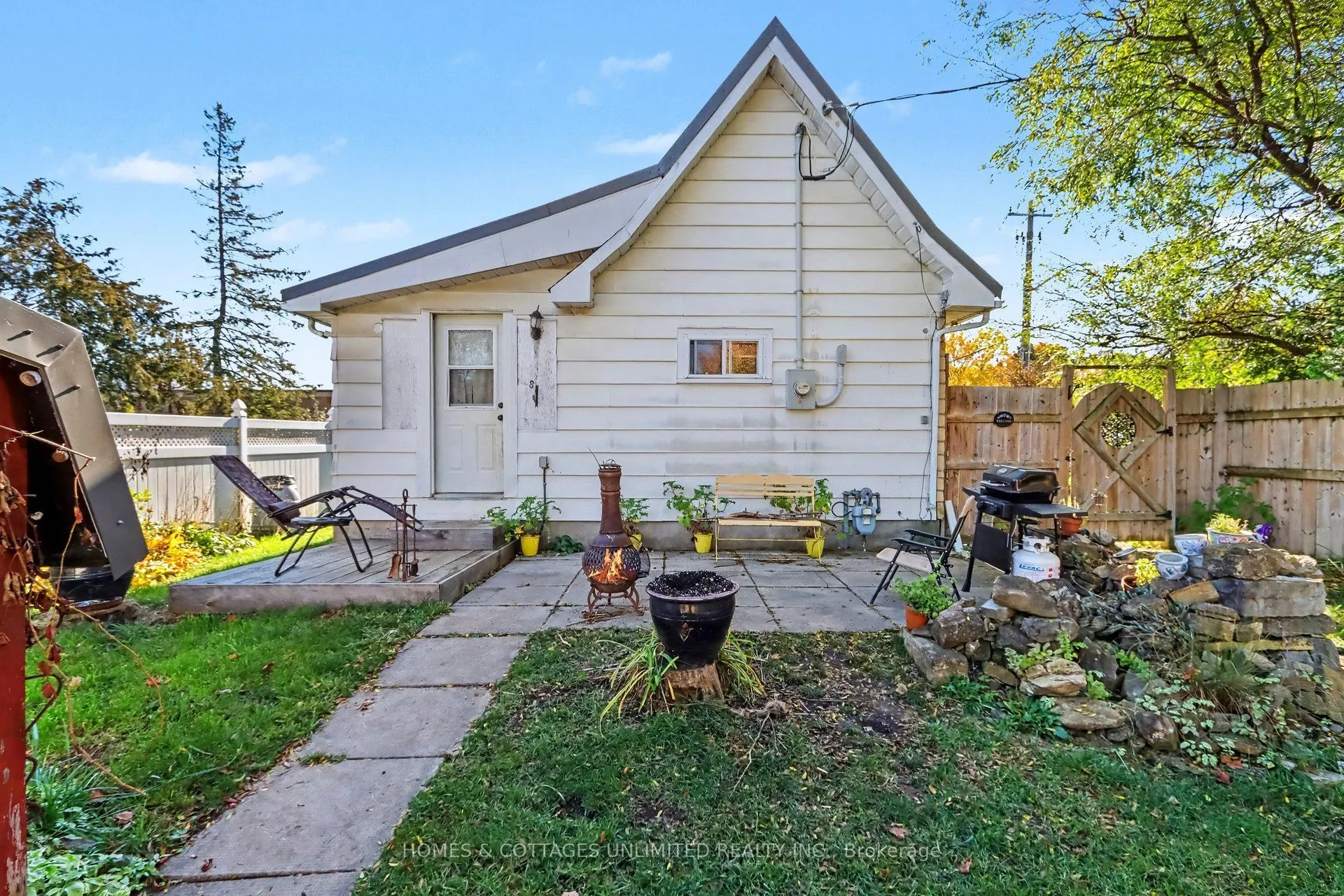 313 Country Street