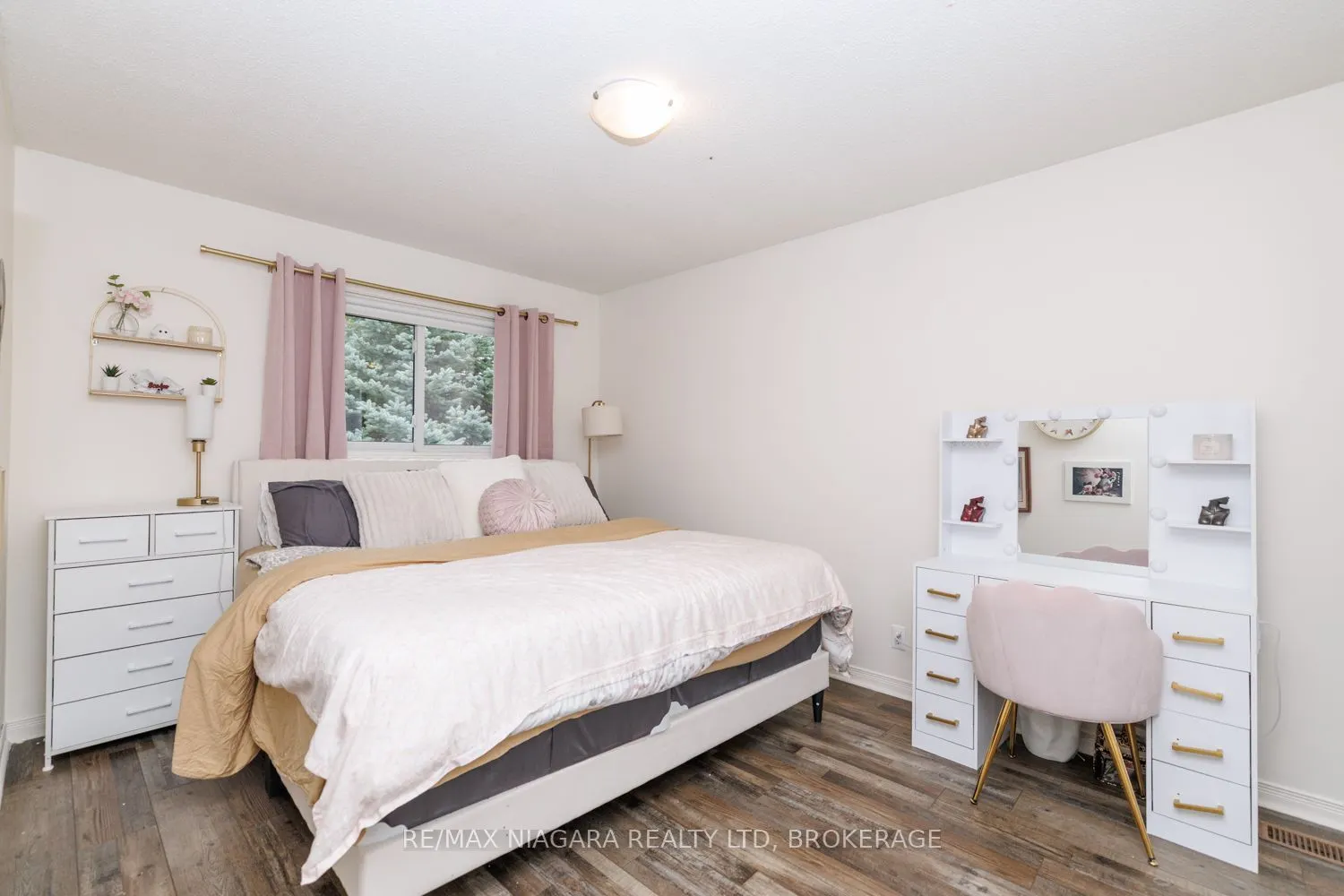 3360 Baker Crescent