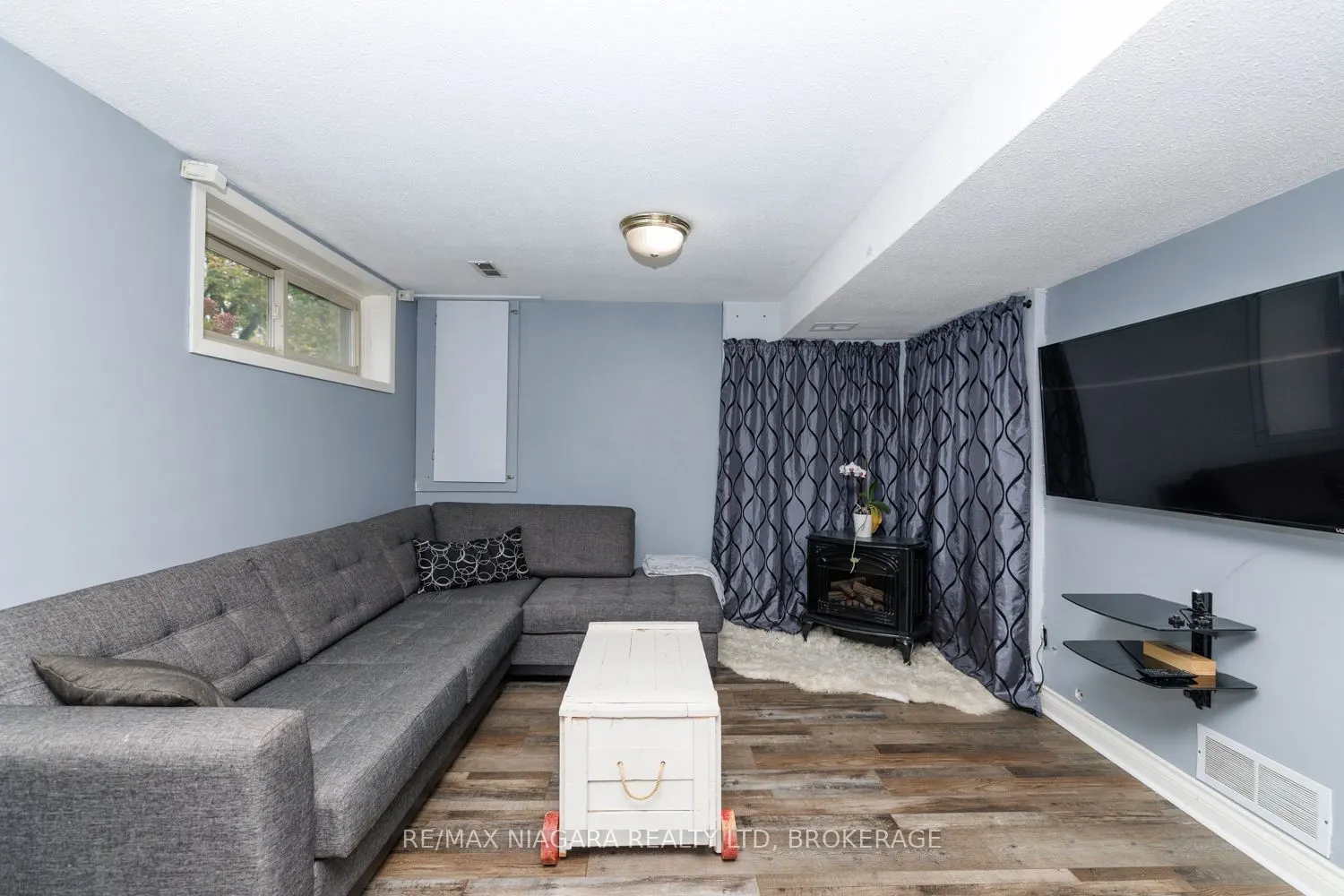 3360 Baker Crescent