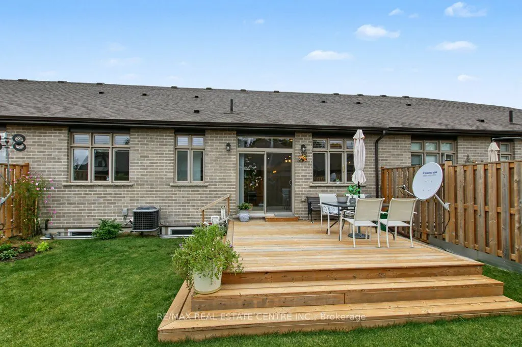 44 MAIN Street E #15